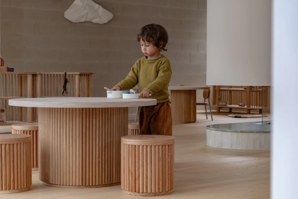 Travertine Fluted Round Table