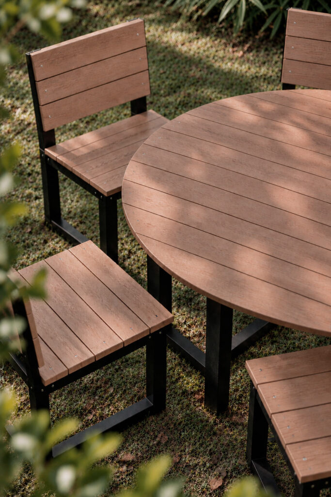 Jarrah U-Frame Outdoor Round Table
