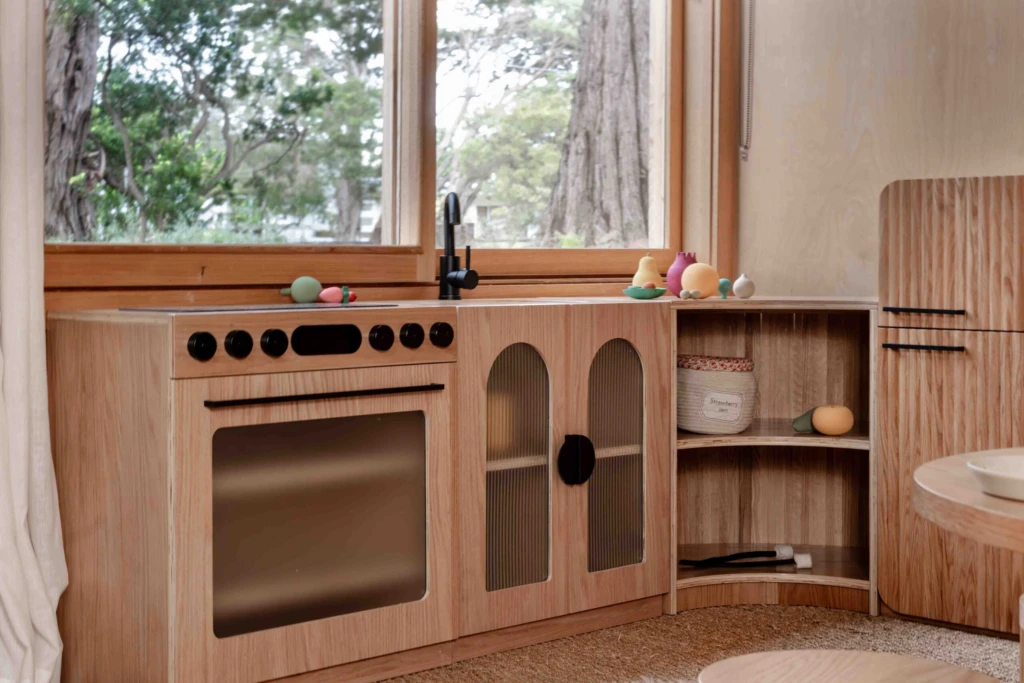 Oak Fluted Corner