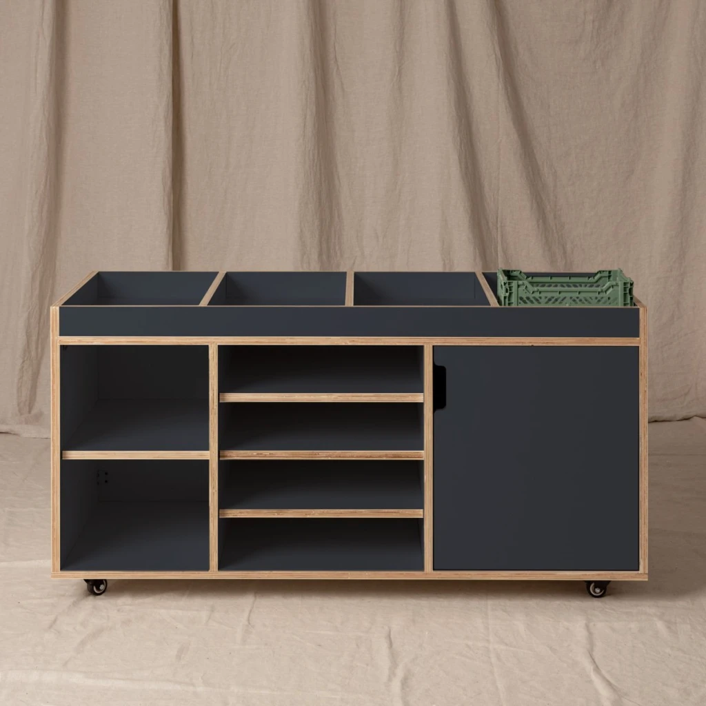 Storage Station Kinder, Navy